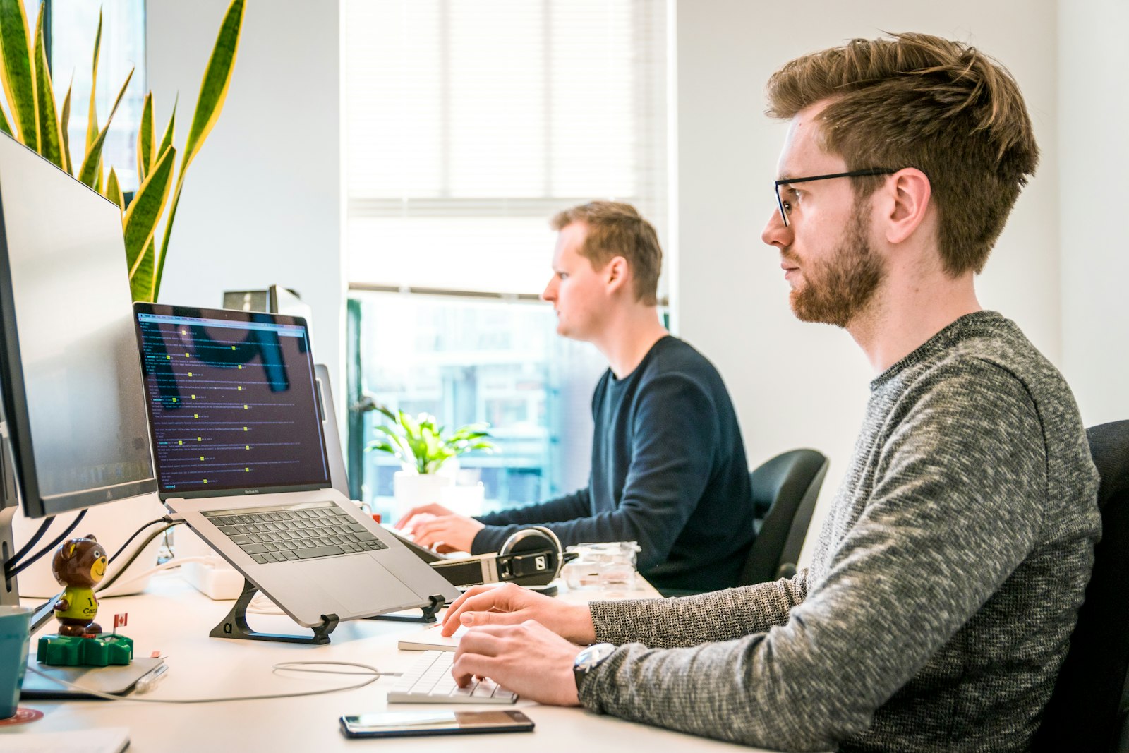 Het team van Blipper Studio tijdens een werksessie